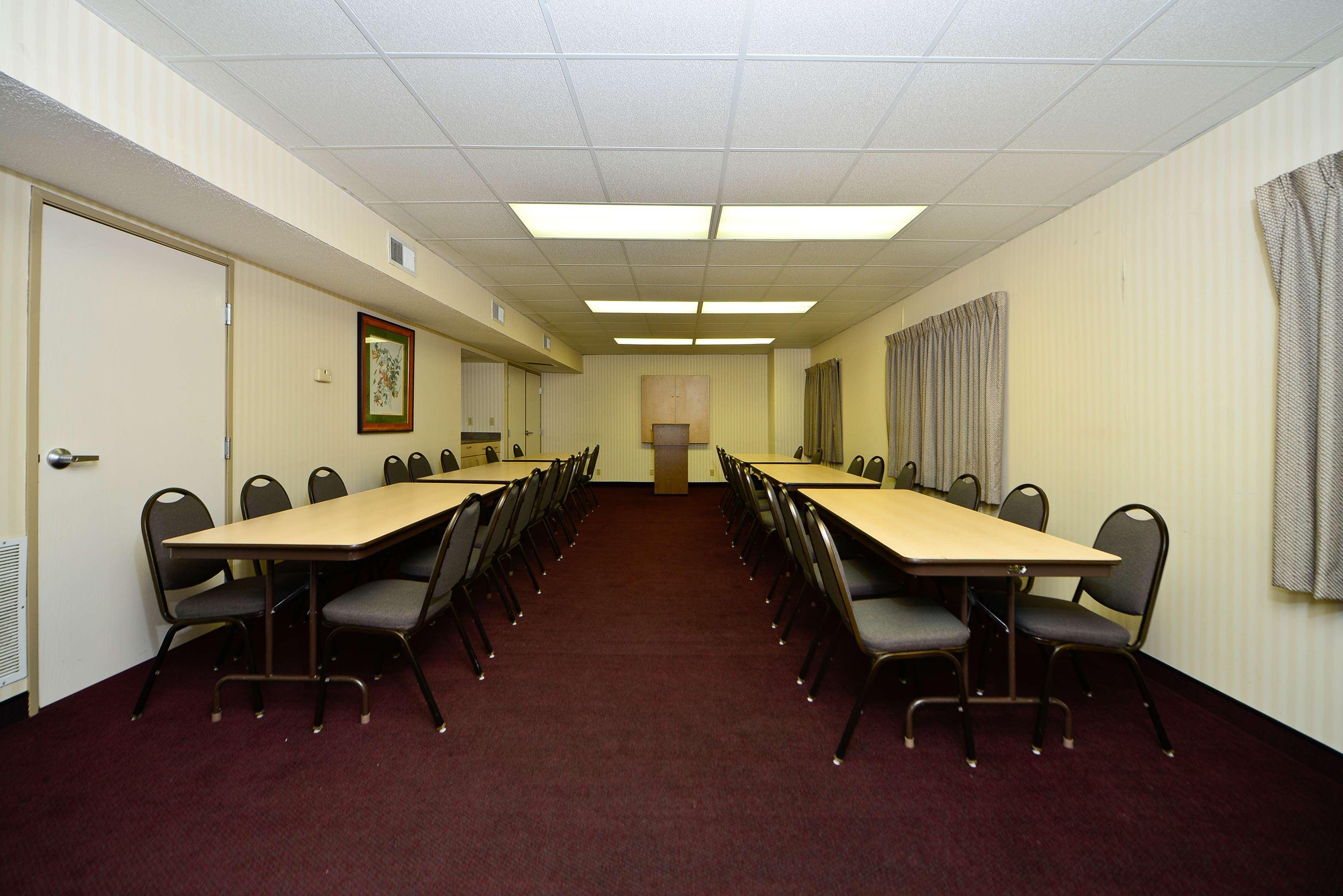 래디슨 오스카 프레이레 호텔 상파울루 외부 사진 Meeting room at a typical extended stay hotel