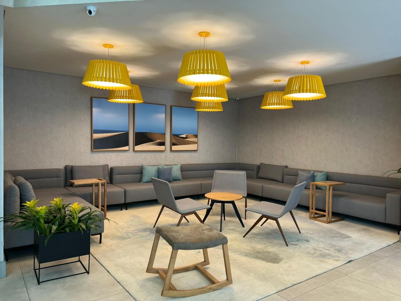 래디슨 오스카 프레이레 호텔 상파울루 외부 사진 The lounge at Faro Airport
