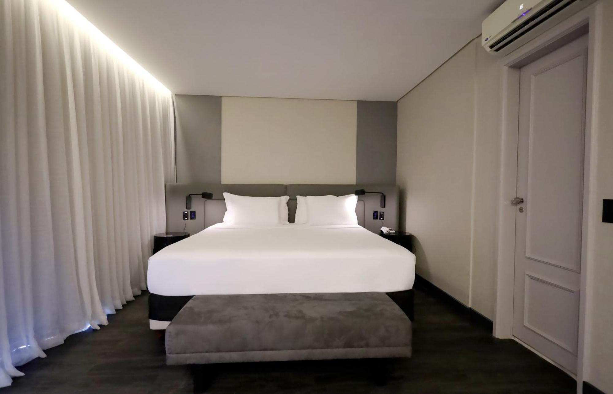 래디슨 오스카 프레이레 호텔 상파울루 외부 사진 A bedroom at the hotel